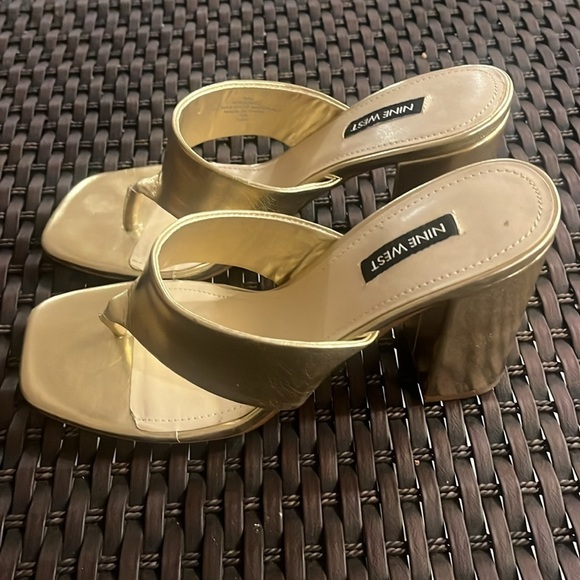 Nine West GoGo Sandals - Gold 8M - Picture 4 of 11